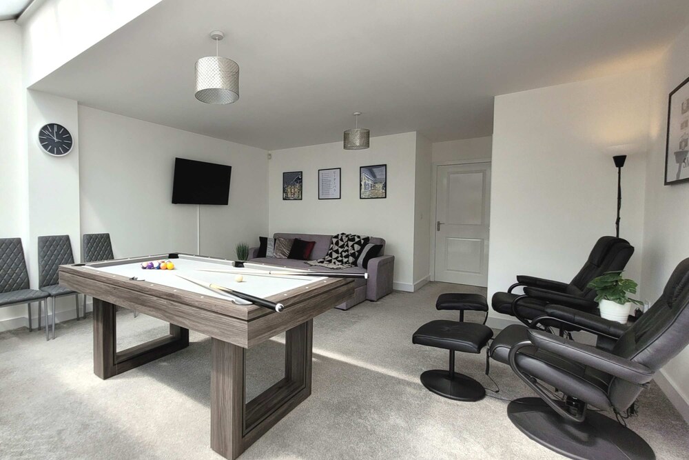 Last Minute Deals 4BR House of Four Chimneys