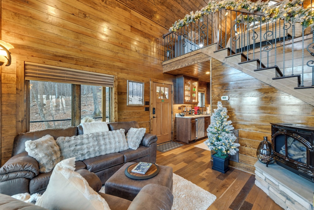 Couple's Getaway in Stoney Creek at Wintergreen!