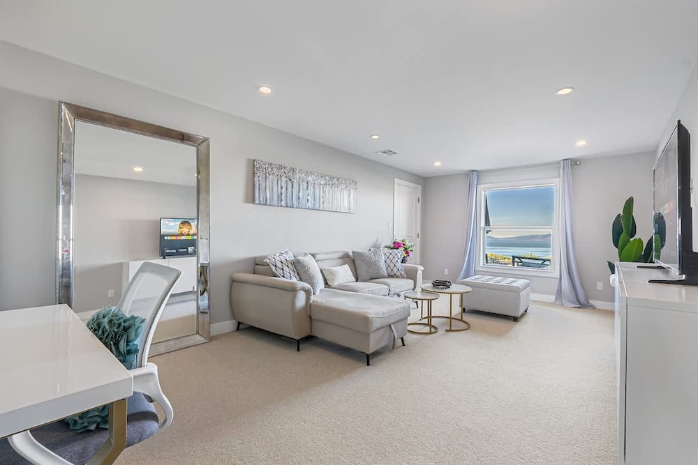 Gem by the sea None-obstructive Ocean View