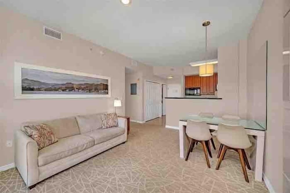 1 BED Suite The Point Orlando Universal