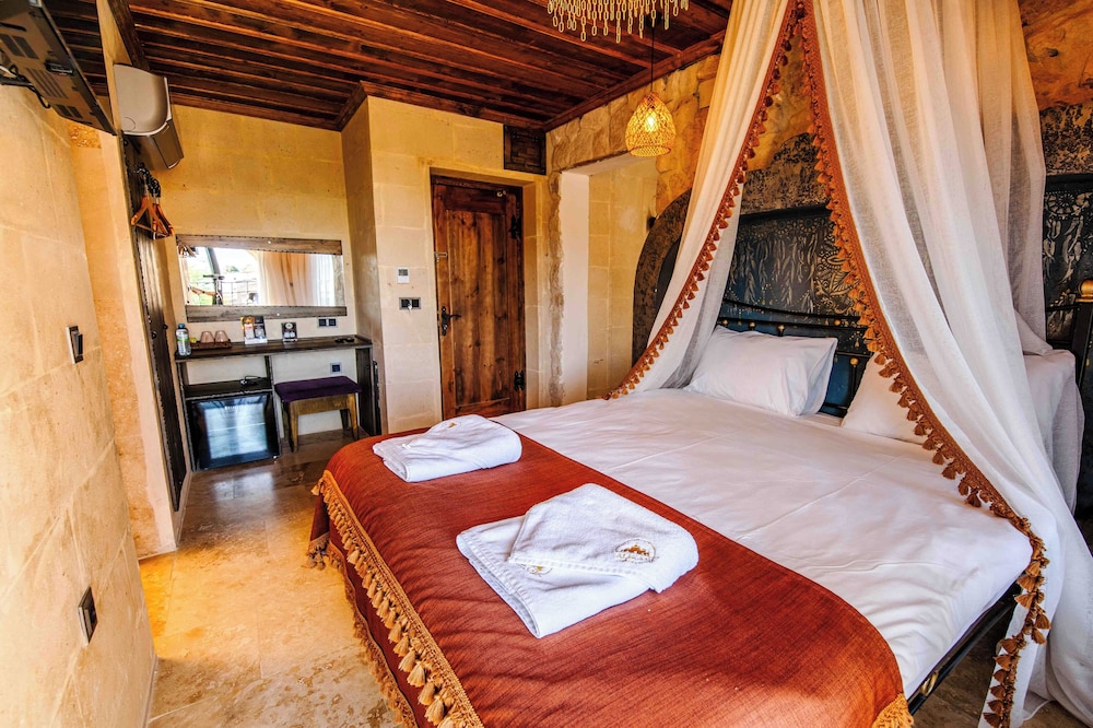 Alika Castle House