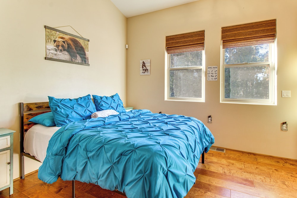 Close to Fool Hollow Lake! Show Low Cabin Getaway