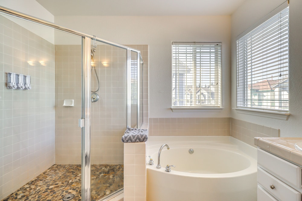 Sparks Home w/ Lake Access, 5 Mi to Downtown Reno! - Property Image 3