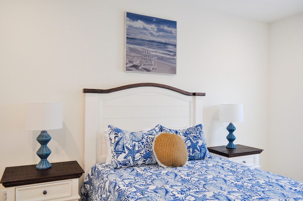 Anchors Aweigh by Topsail Realty