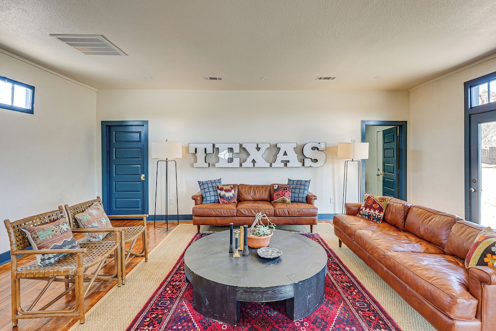 4 Mi to Davis Mountains State Park: Family Retreat