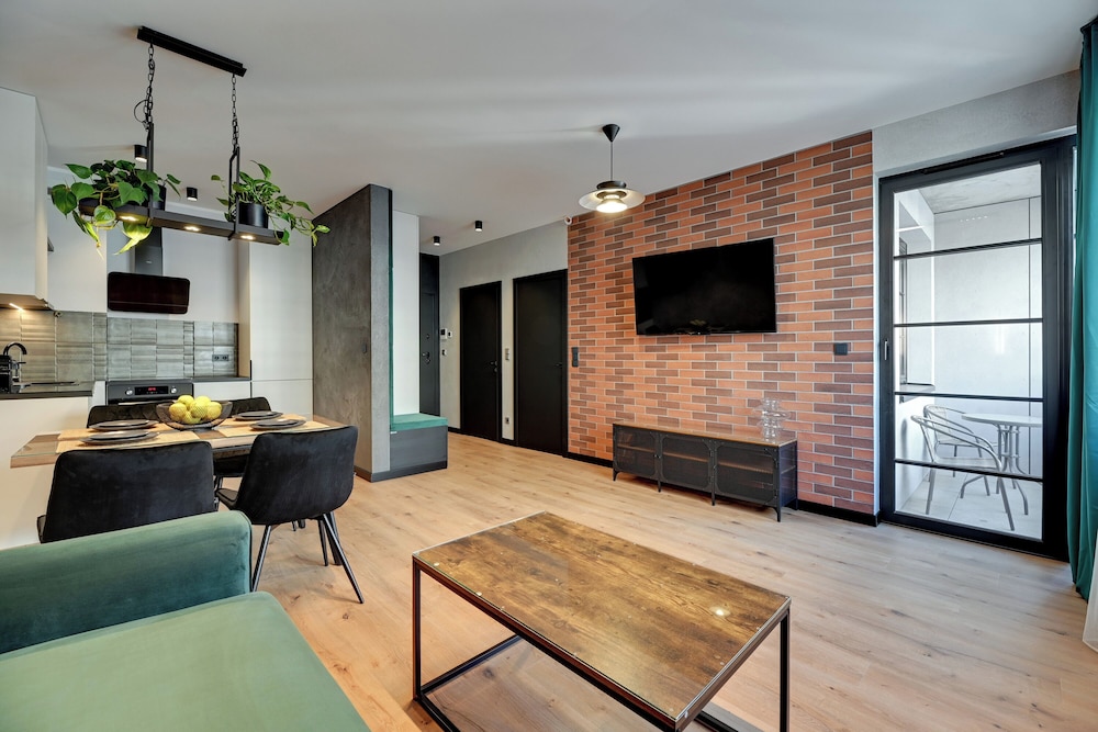 Doki Living - Foodhall & Parking by Downtown Apartments