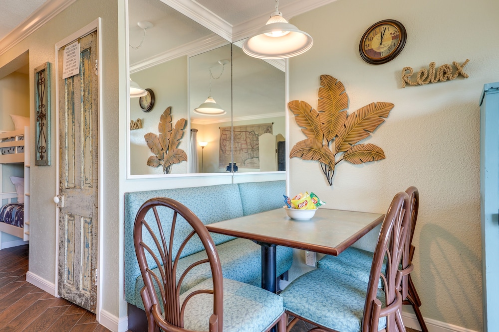 Balcony & Gulf Views: Galveston Condo Near Beach