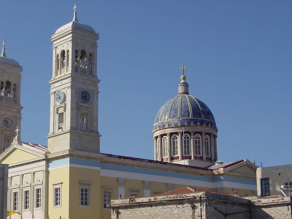 Seaside Neoclassical Property in Vaporia Ermoupoli