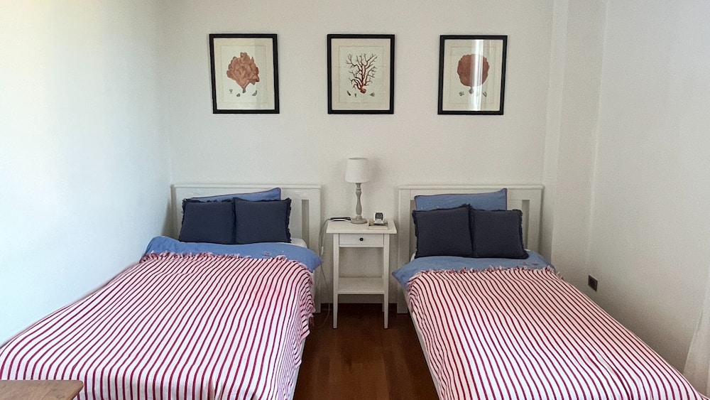 Tuscan Villa 5mins From Beach, Sleeps 8, ev Point view 5