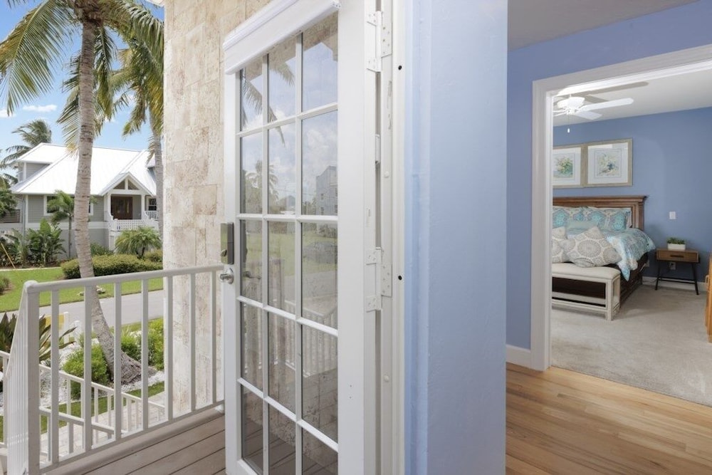 Bella Vita 5 Bedroom Home by RedAwning view 5