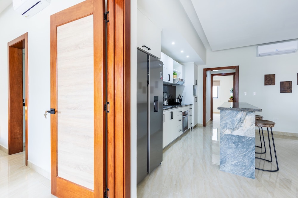 2BR Oasis in Eden Tropical - BBQ Pool Near Beach