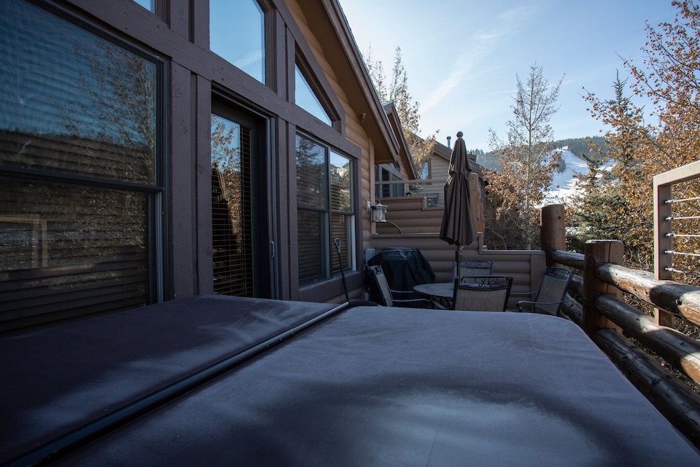 Comstock Lodge - Two Bedroom Condo with Hot Tub #306 2 Condo
