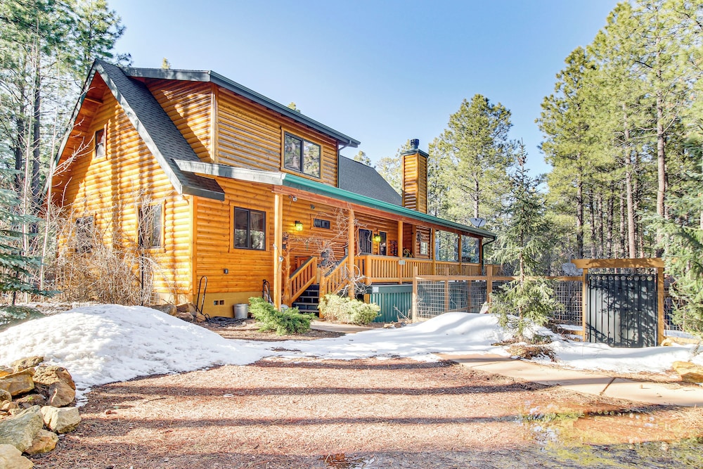 Family-friendly Cabin w/ Fire Pit in Forest Lakes