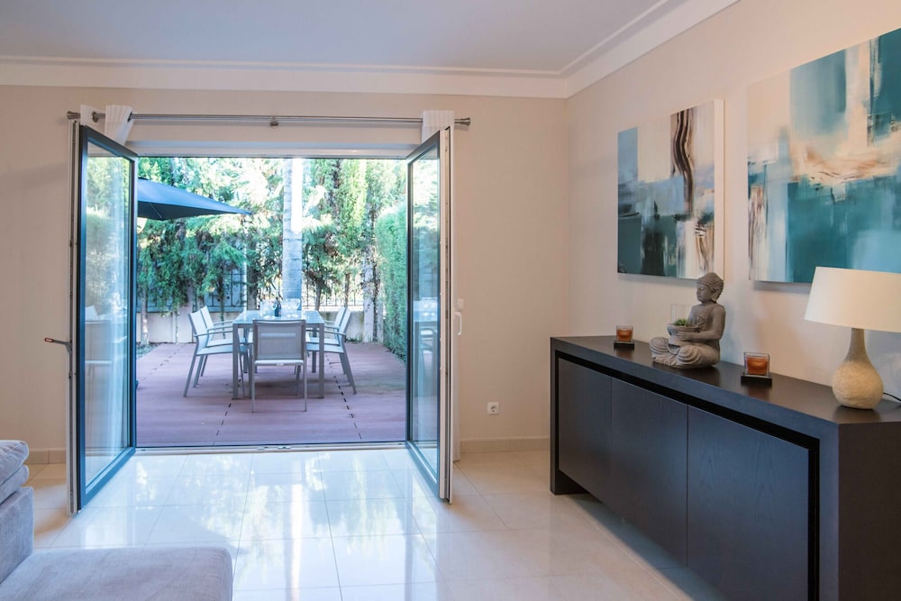 Portimão Elegant House by Homing