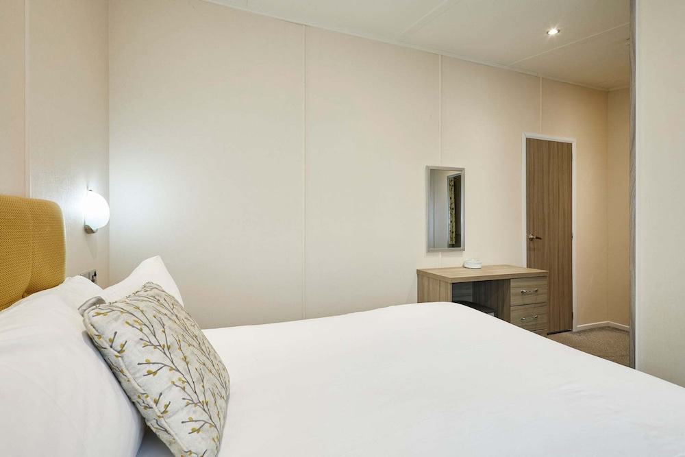 Host Stay Woodpecker Lodge