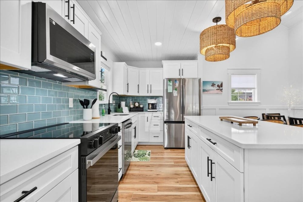 New Listing Lux Beach House Dog Friendly