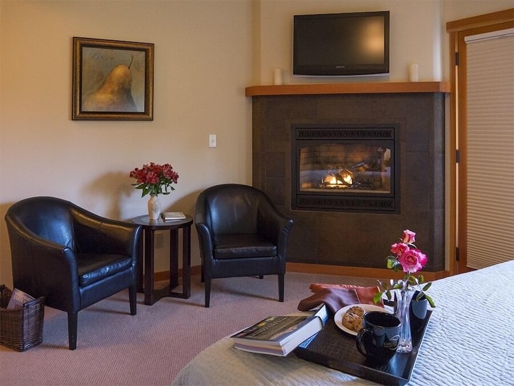 Cascade Valley Inn