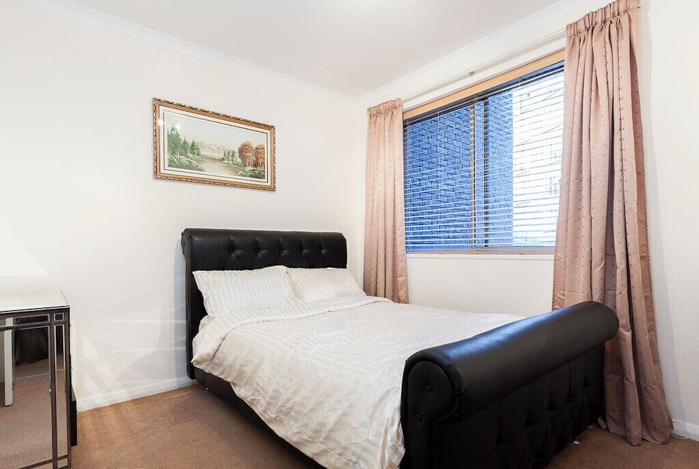 Luxury Villa 6 Bedrooms Next to Marble Arch
