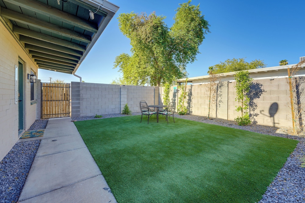 ~ 4 Mi to Old Town Scottsdale: Tempe Duplex view 3