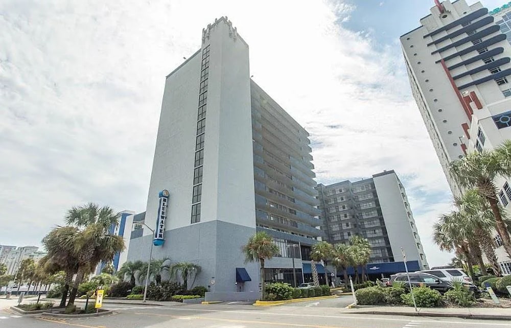 Beachfront Haven 1BR Condo with Balcony