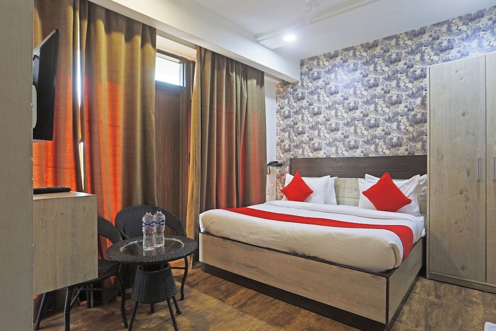 Hotel Aerostar Gold Near Yashobhoomi