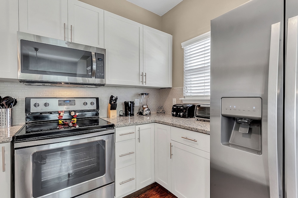 West Lucaya 3206 - Image 2