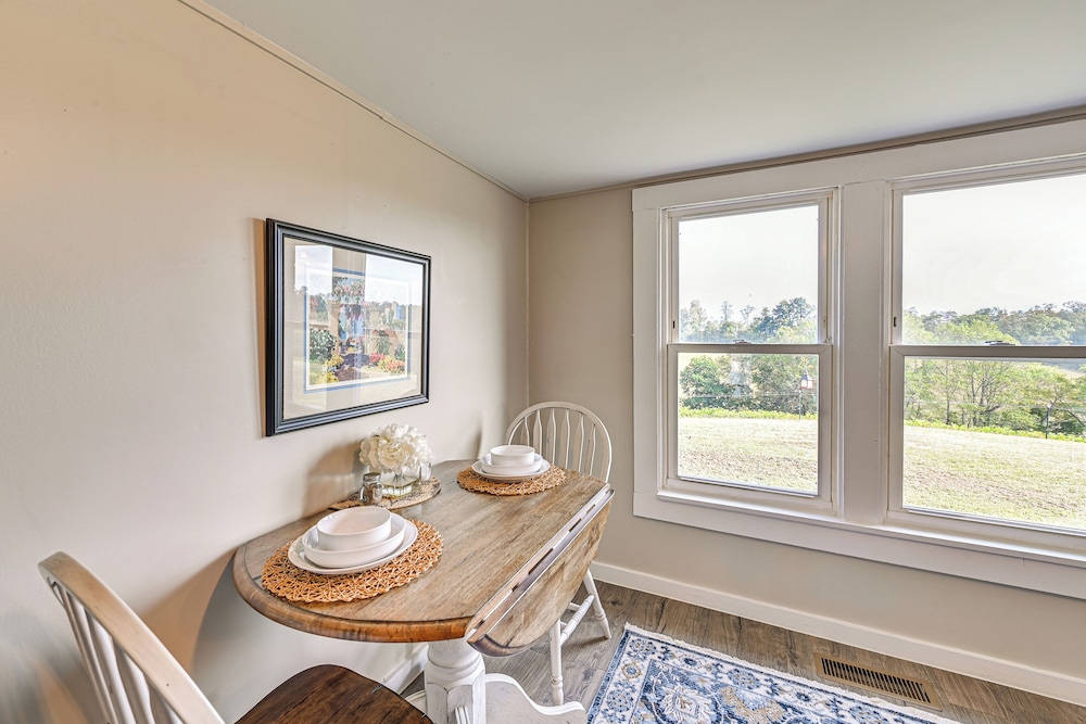 Rock Climb, Hike, Relax! Quiet Beattyville Retreat