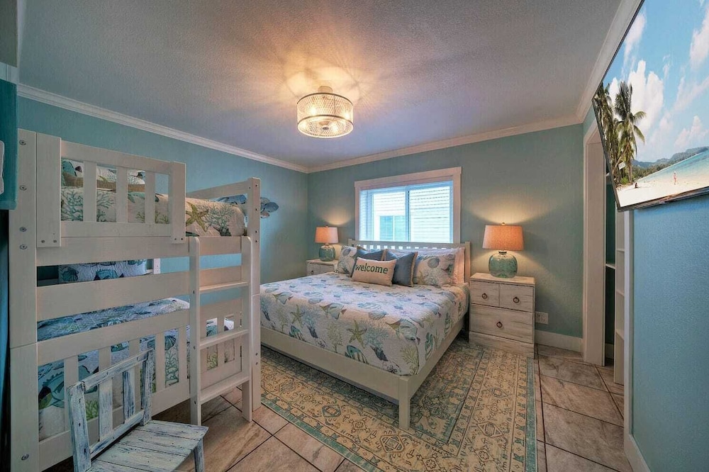 Gulf Views + Pools, Tennis, Pickleball & Beach Access Awesome Beachfront by Avantstay