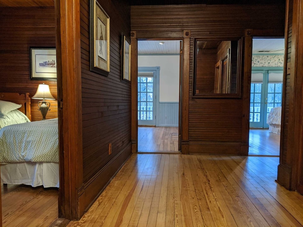 Southern Charm Riverside 4 Bedroom Home by RedAwning view 4