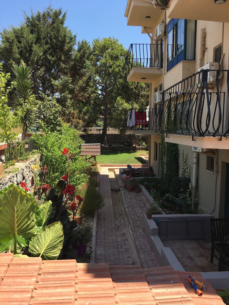 Hotel Poppy Apart Hotel - Image 1