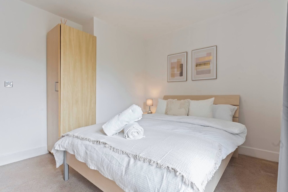 3-bed Elegant House Near Museums, Bullring & Parks