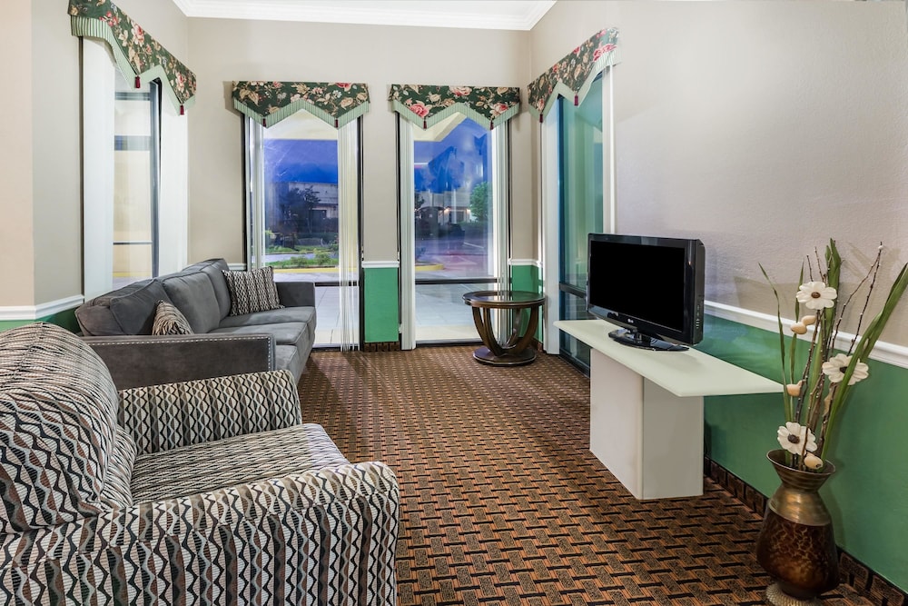 Super 8 by Wyndham Madison/Ridgeland Area view 4