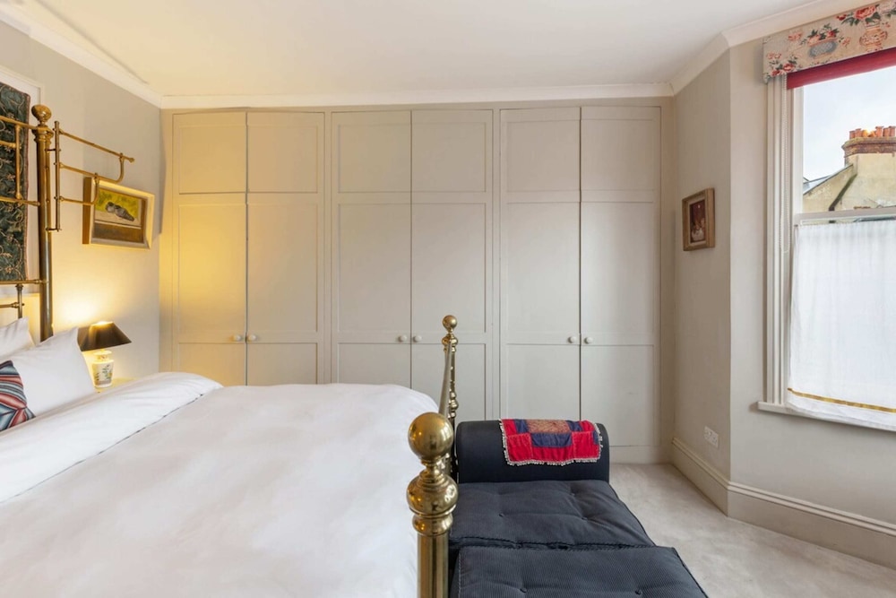 Lovely 4 Bedroom House near Portobello