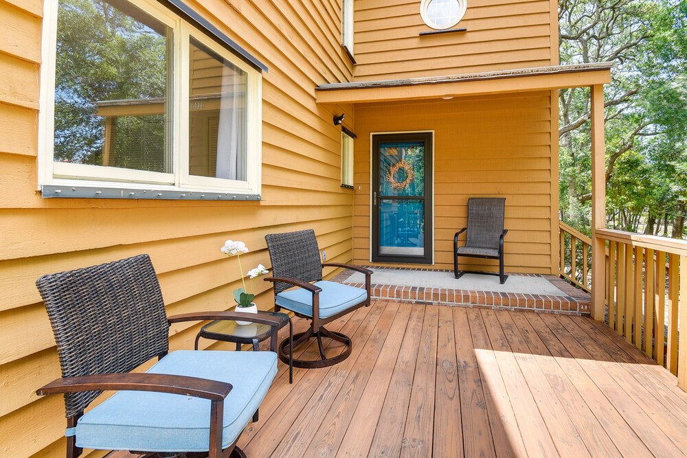 Walk to North Myrtle Beach: Family-friendly Home! view 5