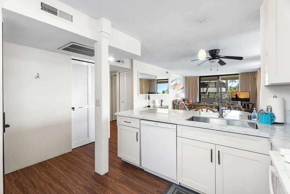 End Unit Oceanview Condo - Pool - Sauna & Tennis! - Vrkcv