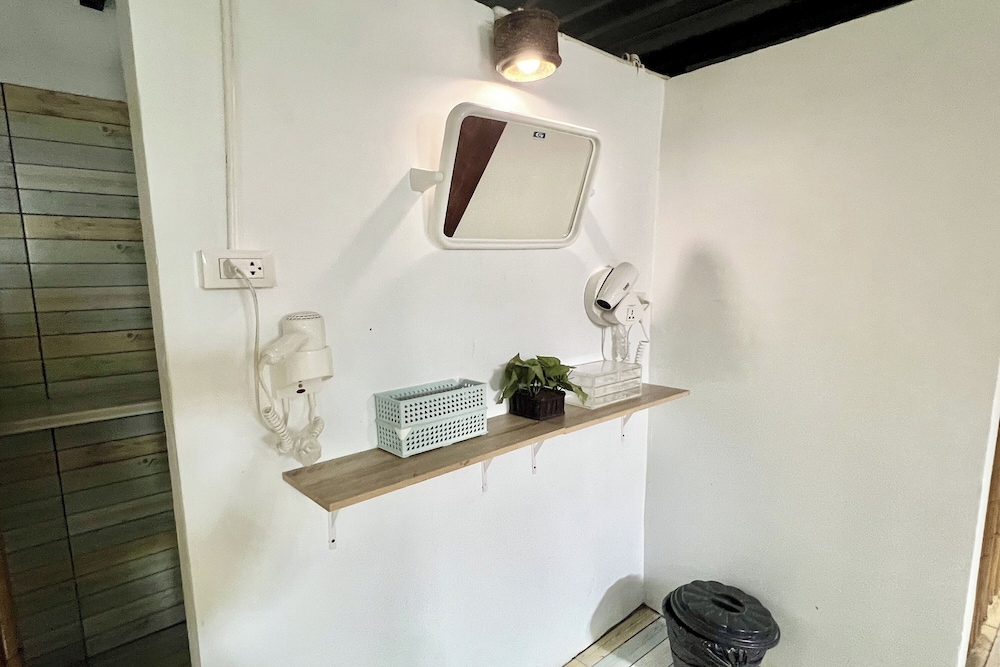 Orchid Hostel Near Bumrungrad Hospital and Nana Market