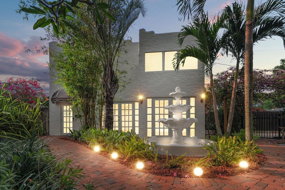 2 Mansions with Pool in West Palm Beach