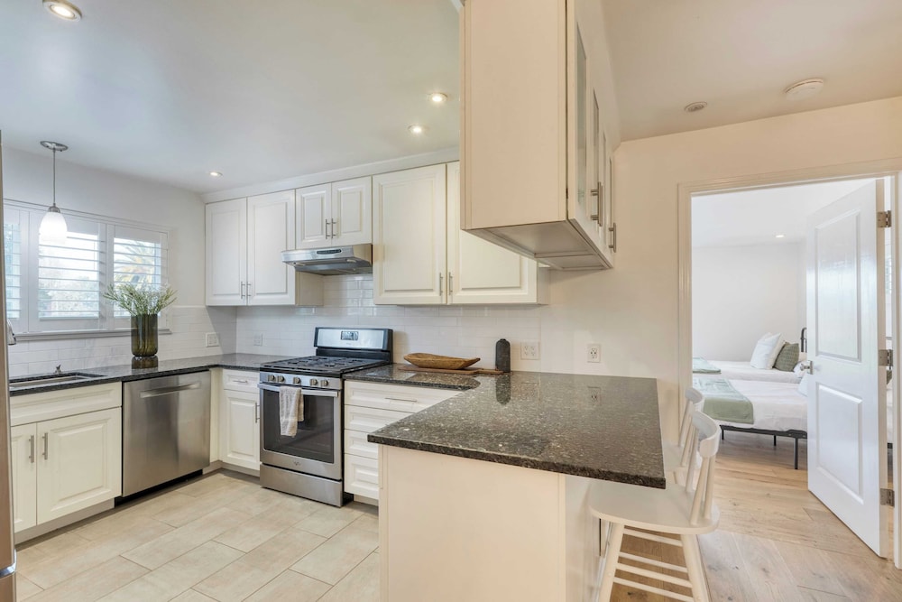 Modern Sonoma Stay w/ Spacious Deck, Views & Prime Location Bennett