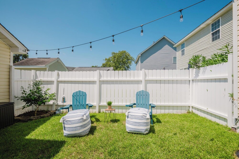 Saltee Cove Coastal Getaway - Charming 3 Bedroom/2.5 Bath Lowcountry Cottage