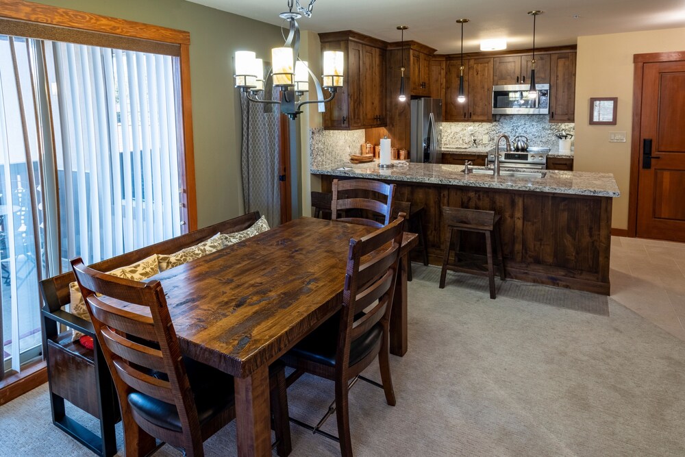 Eagle Springs East 1 & 2 Bedroom Condos