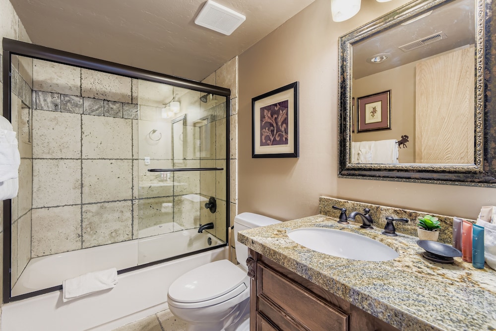 Charming 2br Escape Hot Tub, Bbq & Mountain Comfort 1424 2 Bedroom Condo