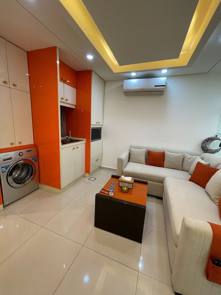 Al-burj Apart at 7th Circle 208