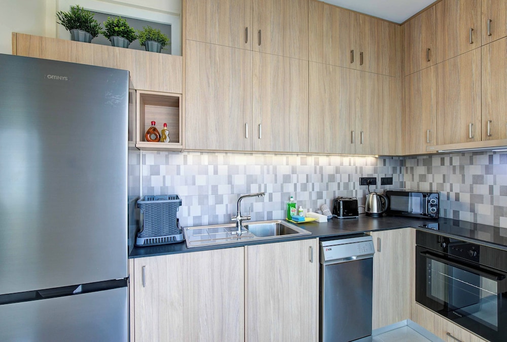 75 Prokymea- Steps From the Sea, Downtown, Balcony