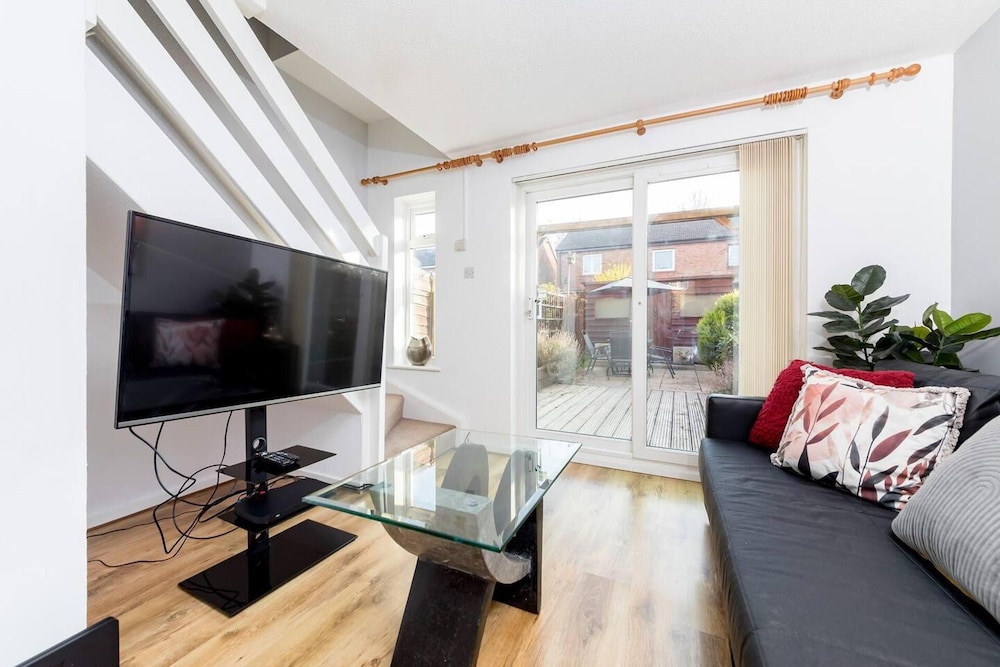 Cosy 2BR Home Near Milton Keynes Centre view 4