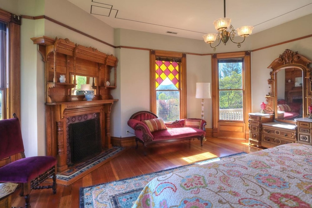 Jacksonville's Historic Nunan House view 5