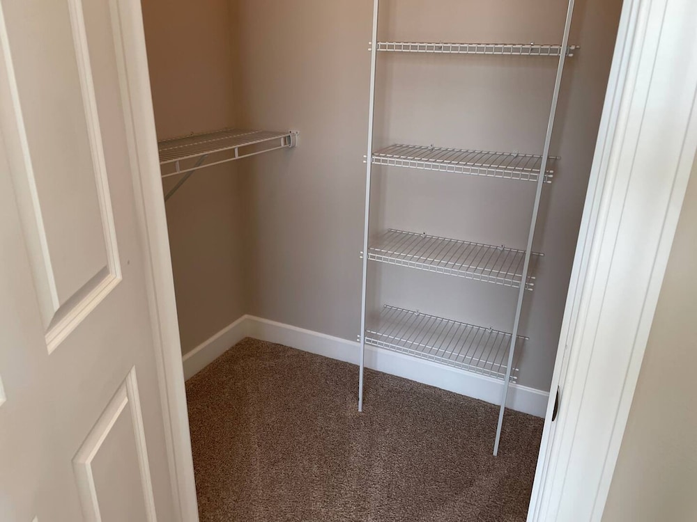 2BR Water Views W D Walkable Pool Gym