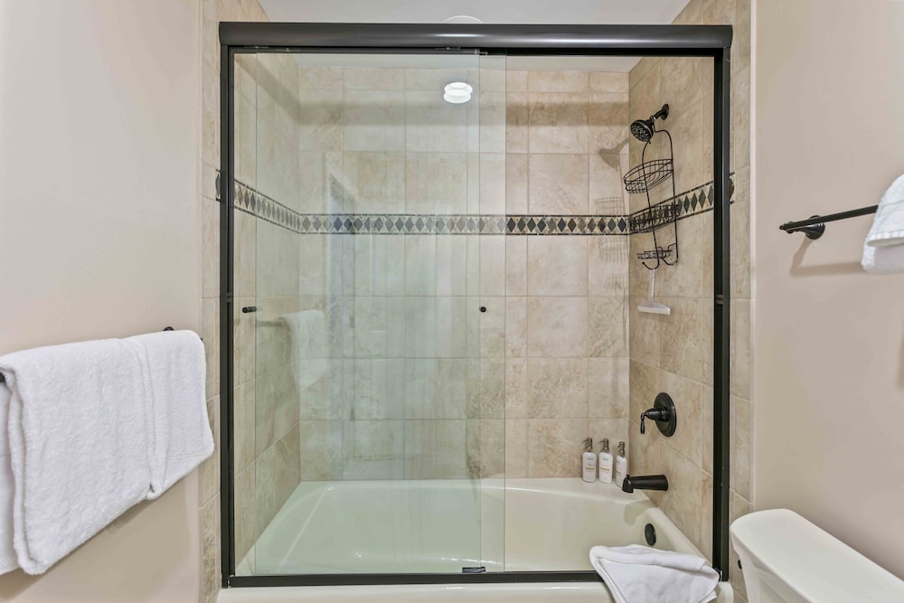 1733 - Daystar Three Bedroom with Spa 3 Condo