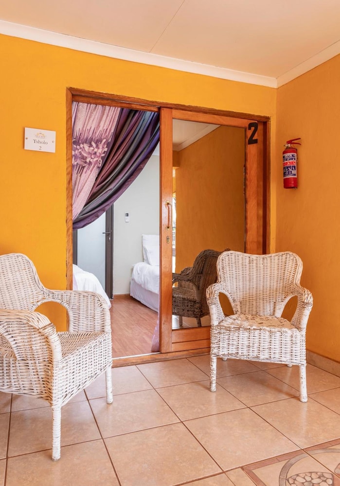SelaMod Village guest House