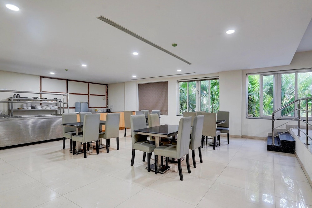 Poolside Retreat Near Sathyabama Chennai