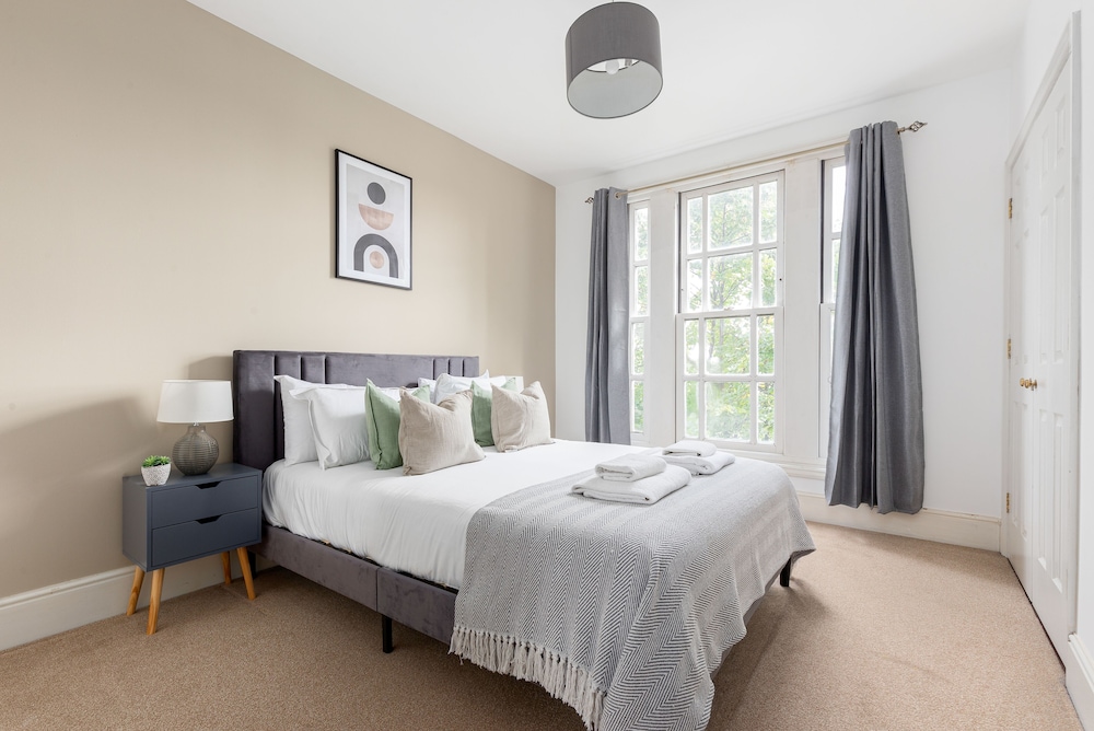 Beautiful Canal-Side Apartment in Islington